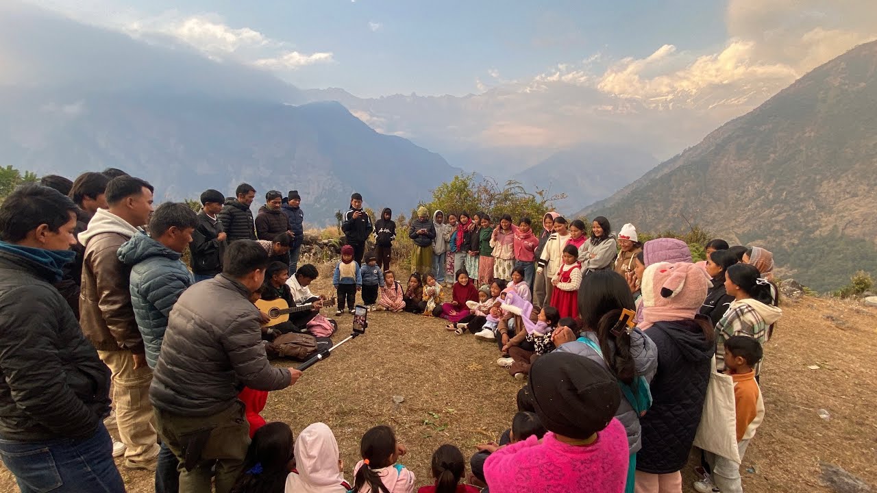 यस भिडियोद्वारा तपाईँ सम्पूर्ण मनोरञ्जन लिइदिनुहोला। म पनि मनोरञ्जन दिँदैछु तपाईं सम्पूर्णलाई ।