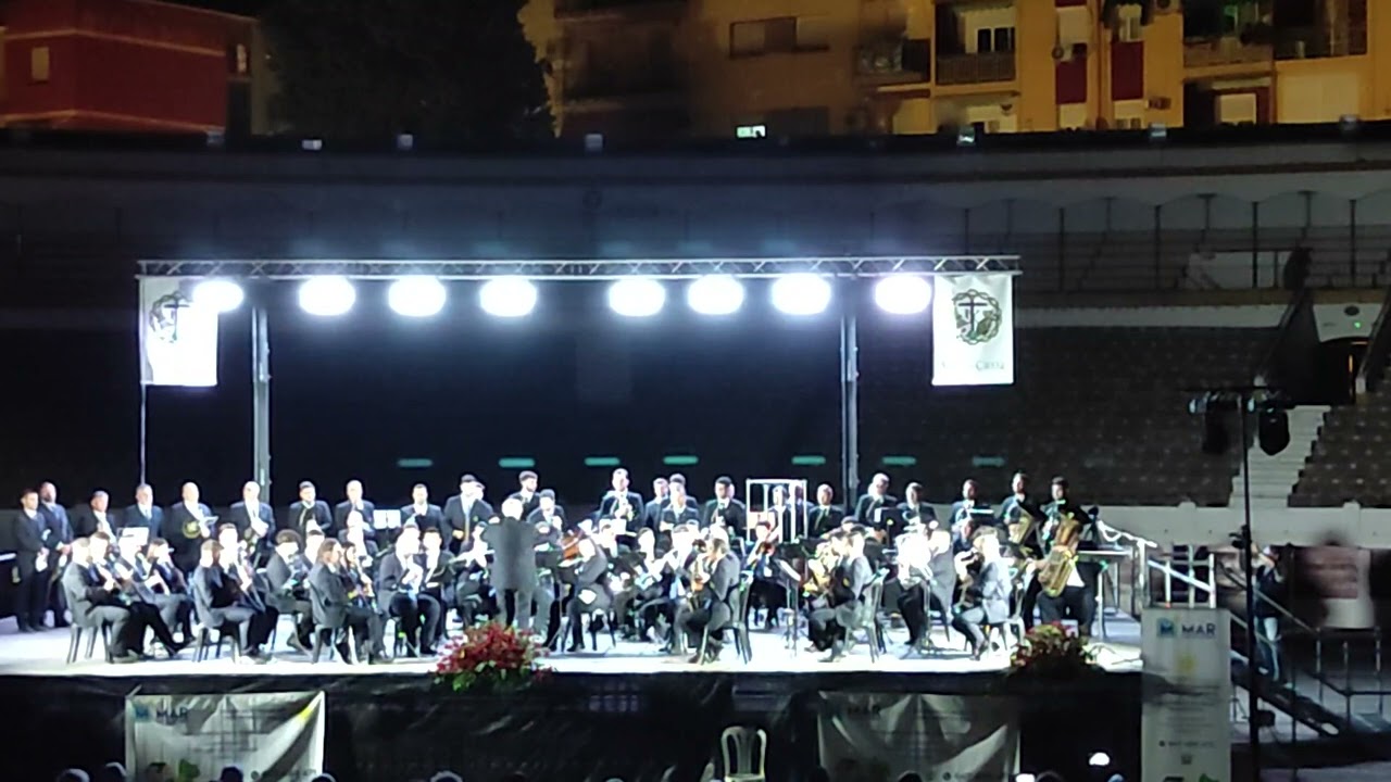 Banda de Música Maestro Tejera junto cornetas de Pasión de Linares Concierto Vera Cruz Linares