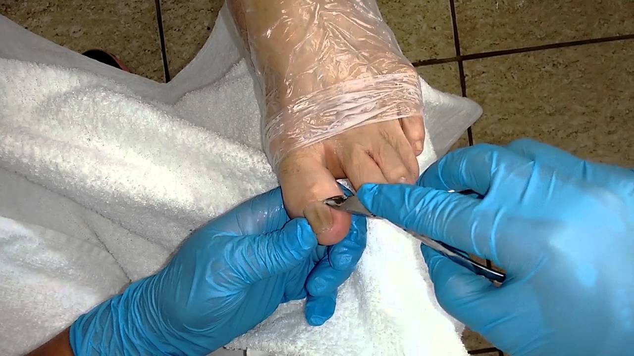Como eu faço a unha do pé de uma cliente