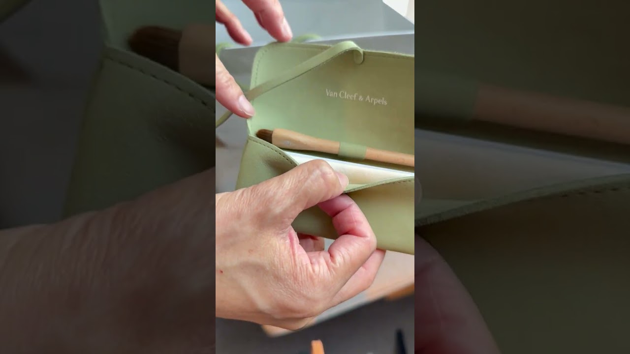 Unboxing Van Cleef diamond bracelet and gold Alhambra beauty 