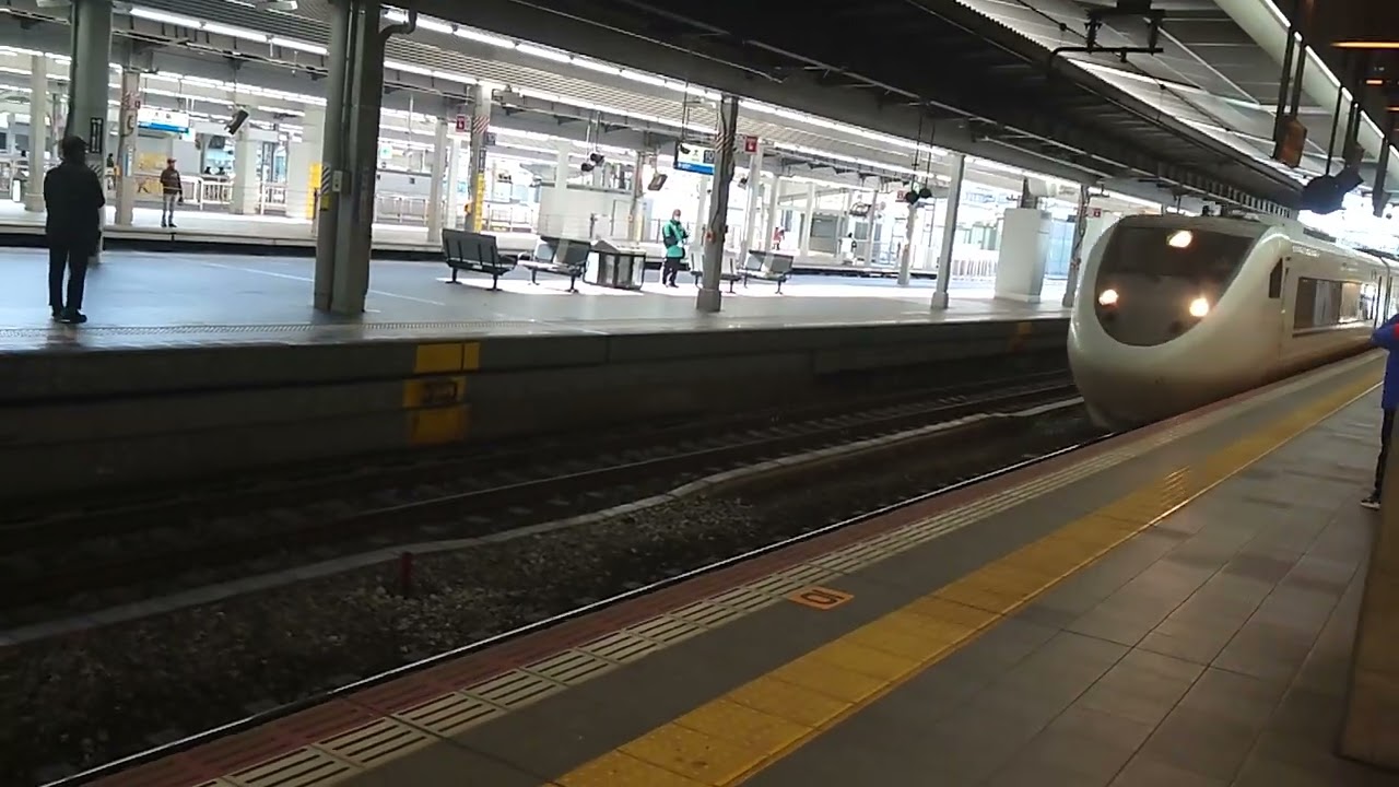 サンダーバード17号 681系W11+683系V35入線