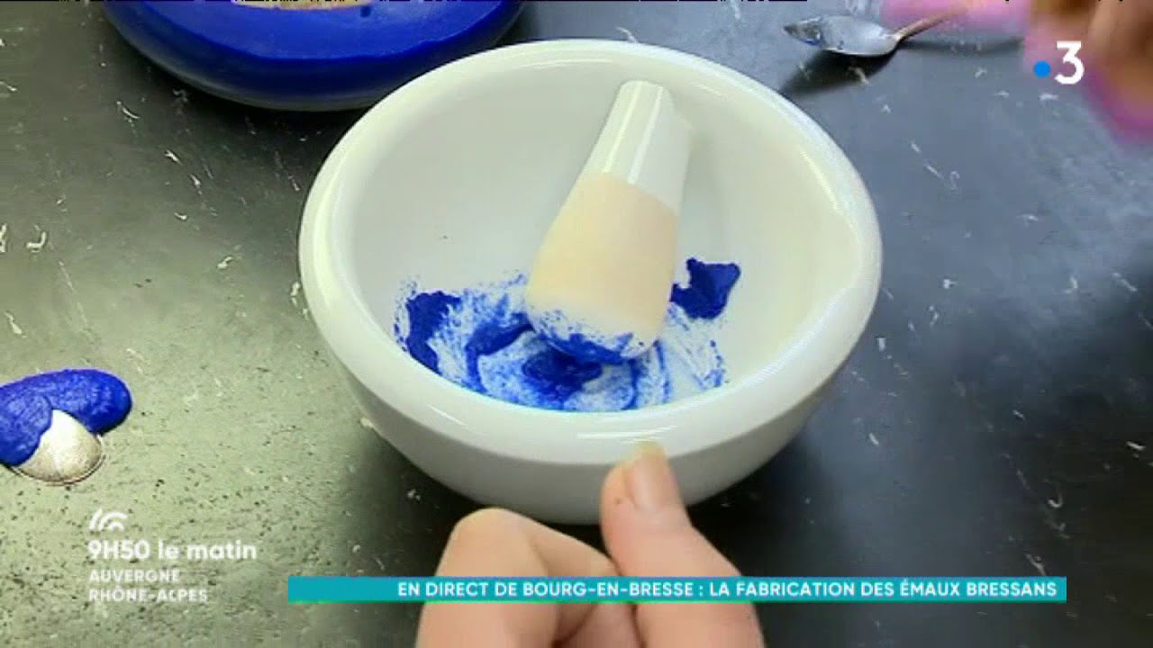 Emaux Bressans : pose de l'émail et petit secret technique à l'atelier Jeanvoine