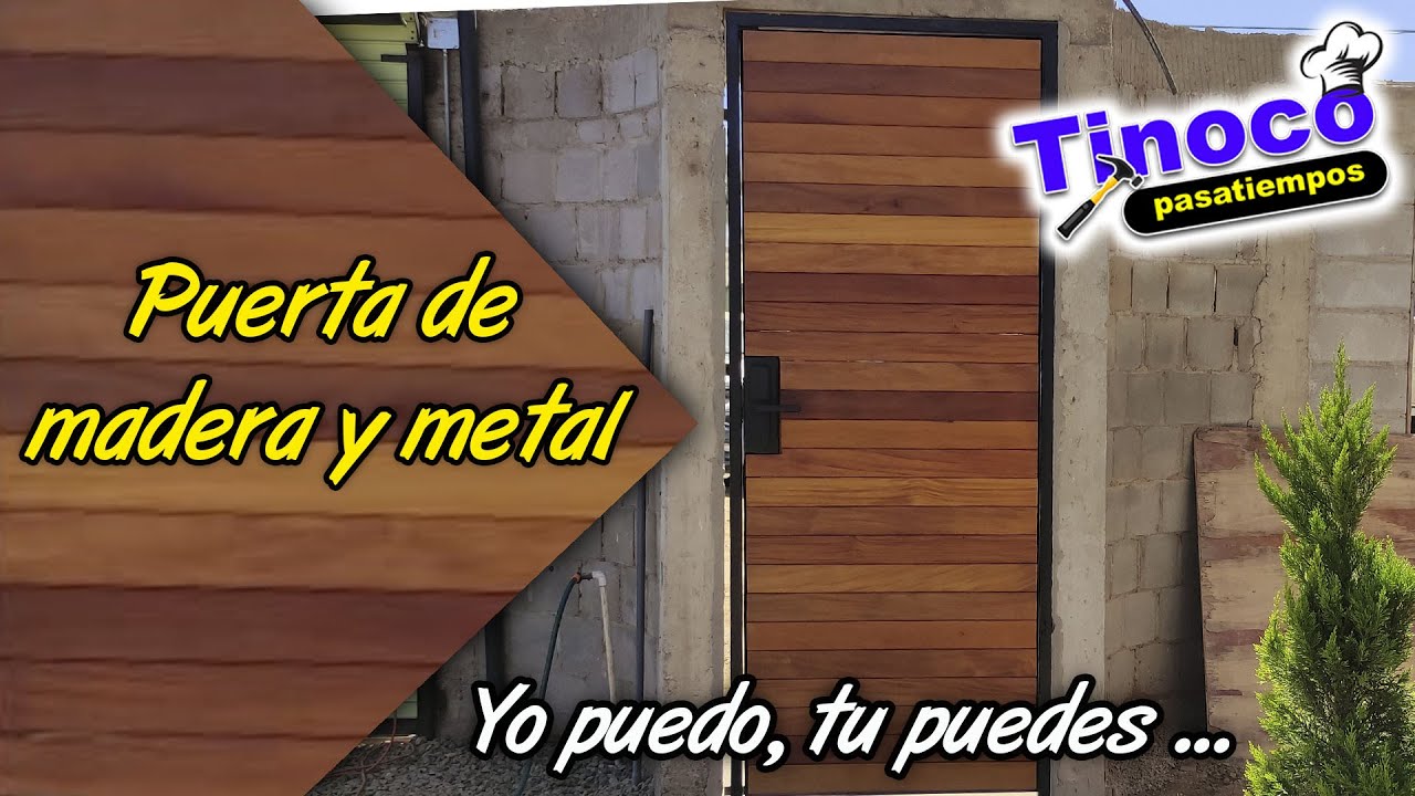 Puerta de madera en marco de metal