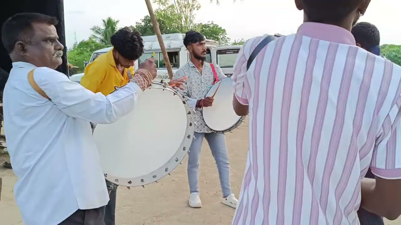 सिद्धार्थनगर हलगी ग्रुप माळशिरस सागर सावंत नं 7822982354