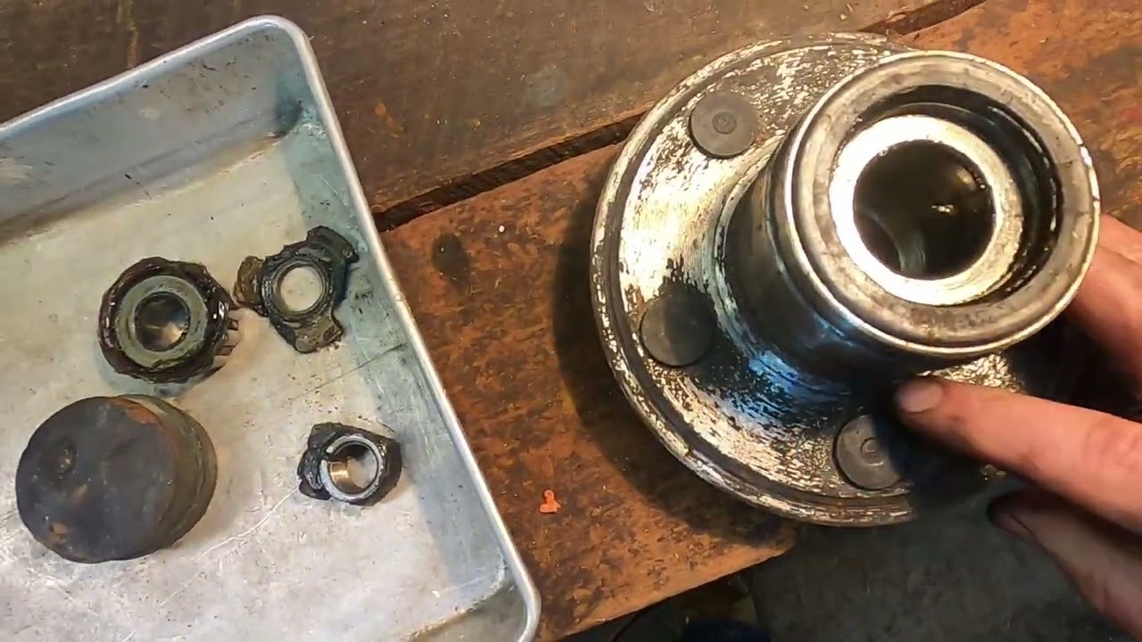 1959 Mercedes Benz 220S Ponton Bleeding Brakes, Cleaning and Re-packing Front wheel Bearings