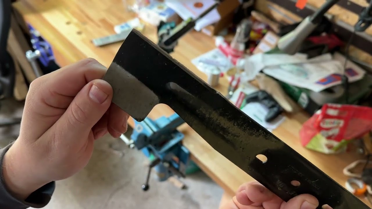 Rasenm&auml;her Messer sch&auml;rfen mit Bandfeile Makita DBS180
