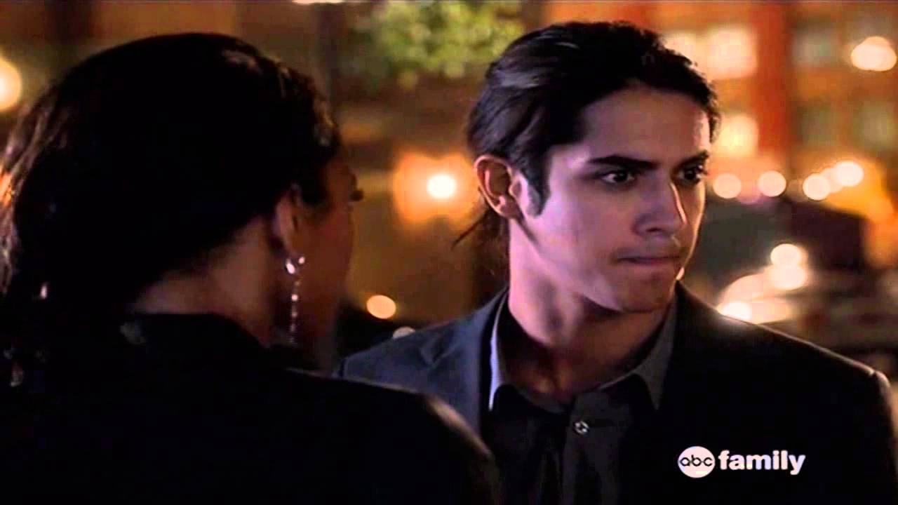 Danny & Lacey kiss -- Twisted 1x05