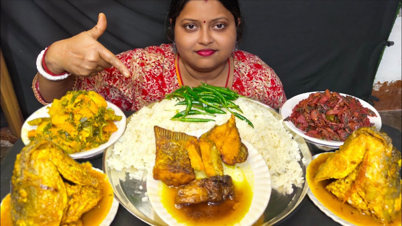 BIG BITES RICE FISH FRY PUISHAK CHINGRI UNCHE DIYE LAL SHAK BIG SIZE KATLA FISH HEAD CURRY EATING 