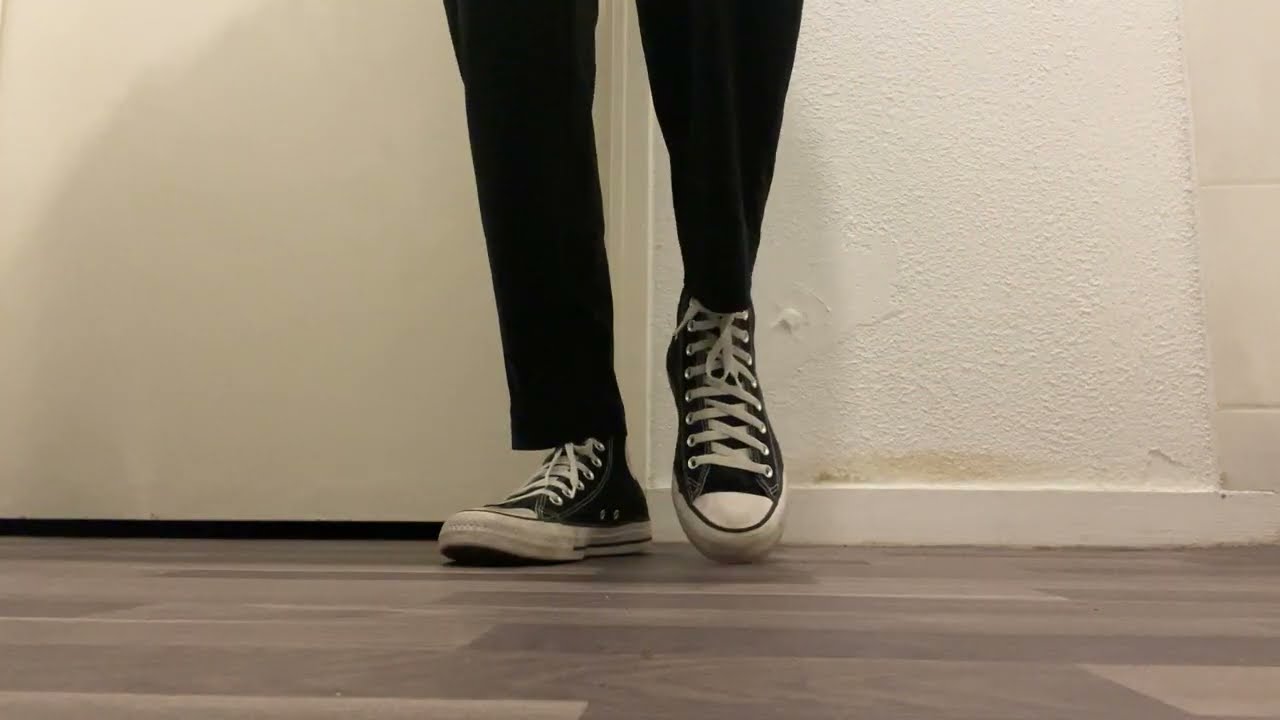 Boy shoeplay converse high 