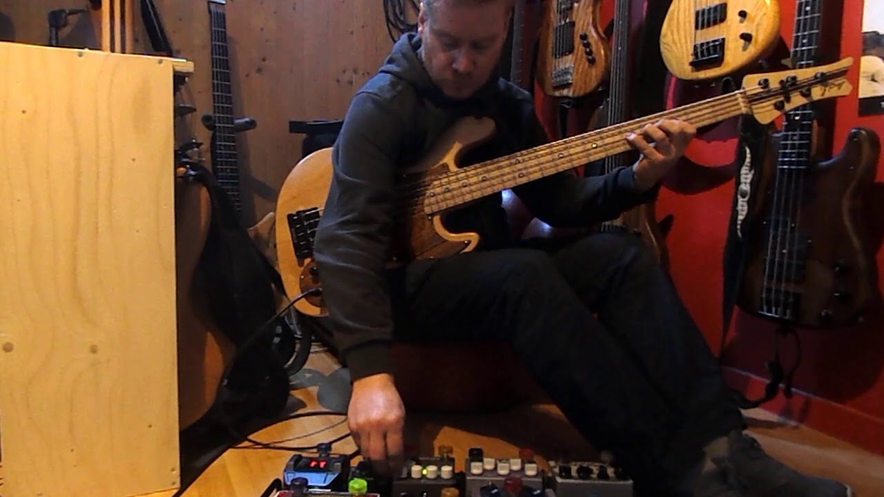 Electro harmonix bass mono synth pedal