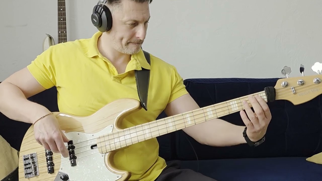 Gitara Basowa & AI Umbrella left behind