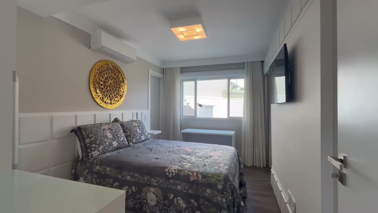 560311089-9 - Casa, 4 quartos sendo 3 suítes, 4 vagas, 245,17 m² - Uberaba - Curitiba/PR