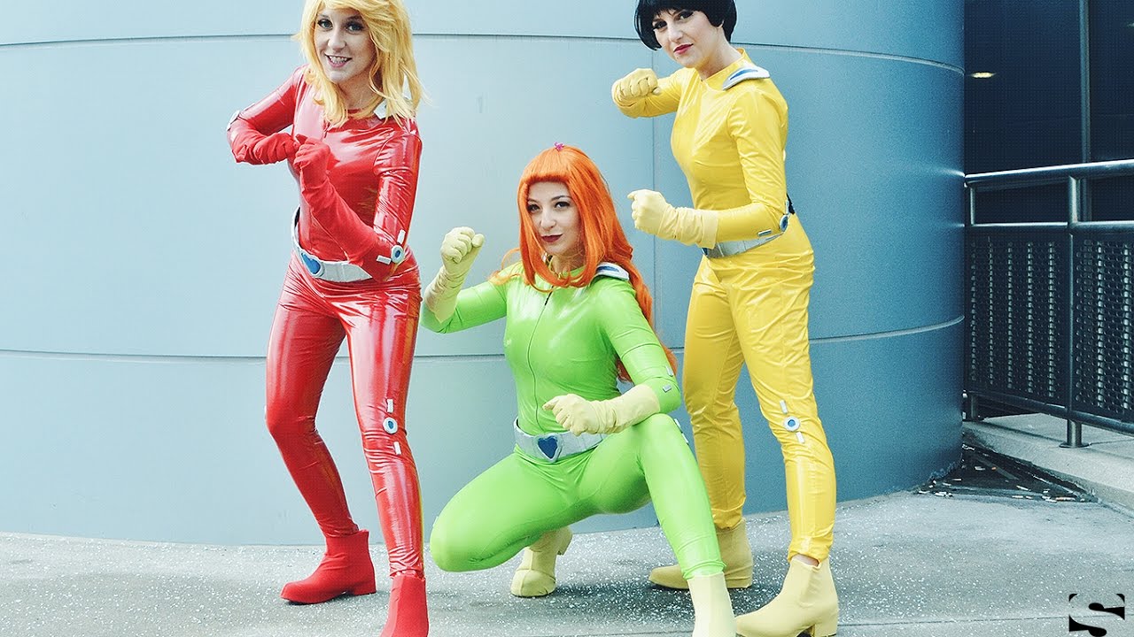 Toronto Comicon Fan Days Holiday Show 2016 - Cosplay Sisters