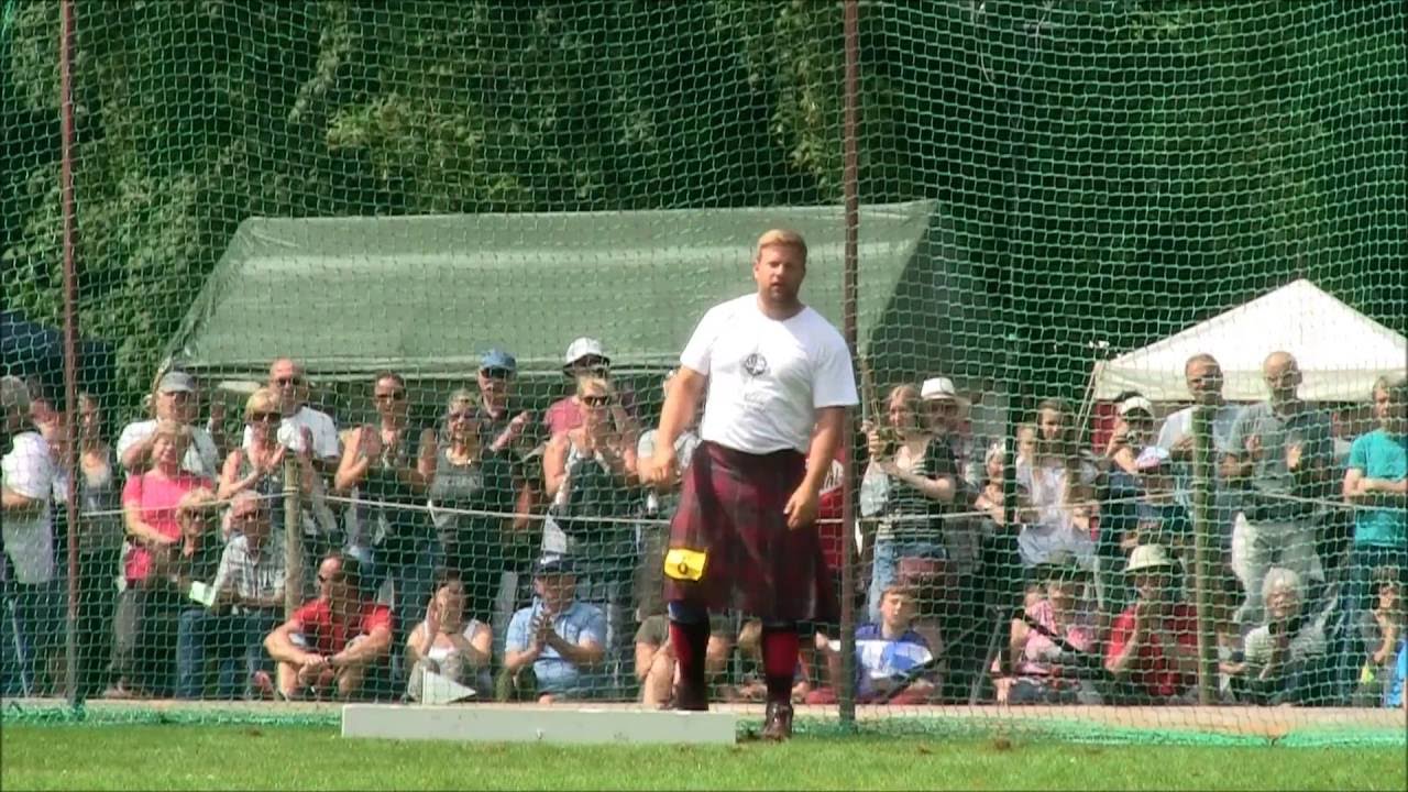 Scott Rider JUST missed the cameraman with the hammer by 2 feet - 60 cm.