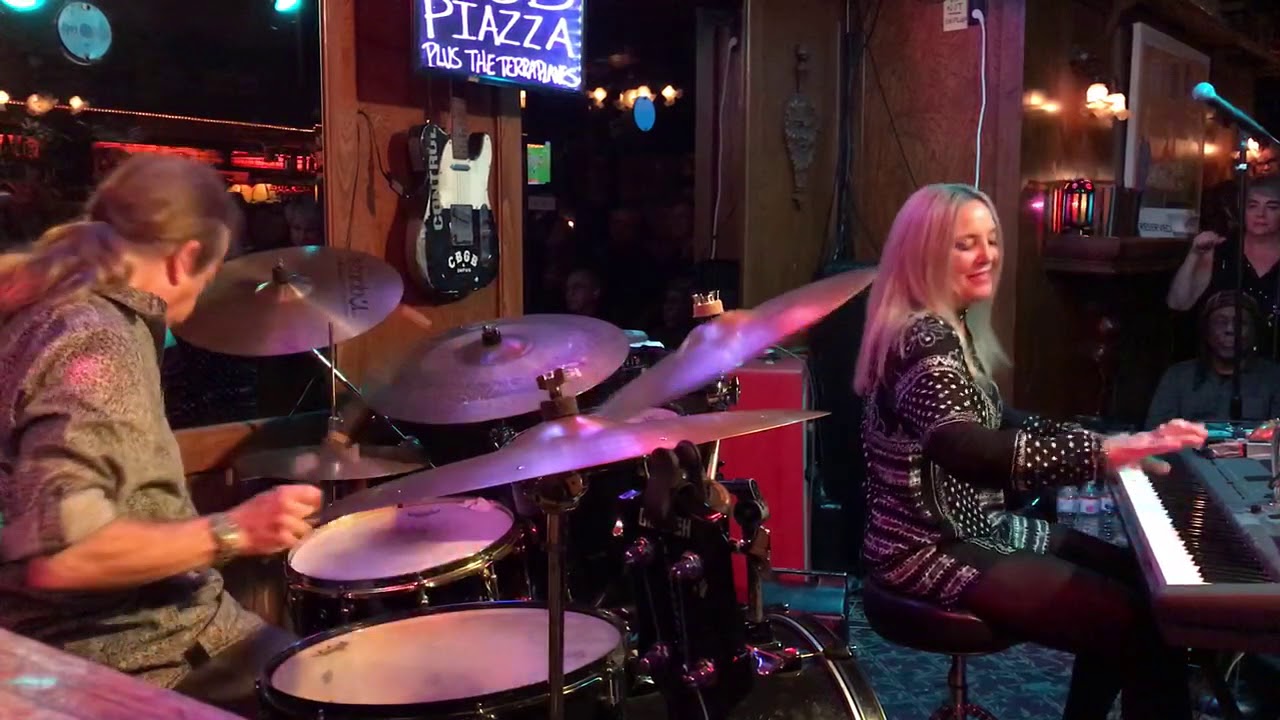 Honey Piazza with Dave Kida. The Stinger  .  November 2017.