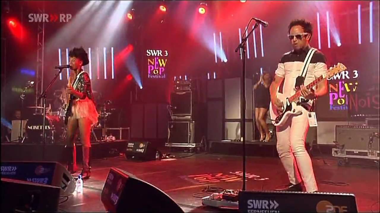 [HD] Noisettes - Wild Young Hearts (Live - New Pop Festival 2009)