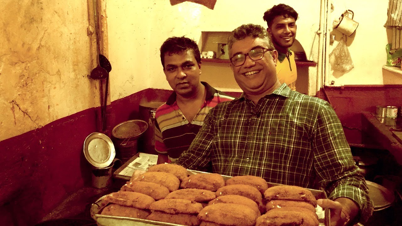 Historical OLD DHAKA STREET FOOD - ৭০ বছরে ক্যাফে কর্ণার - Street Food in Bangladesh - Cafe Corner