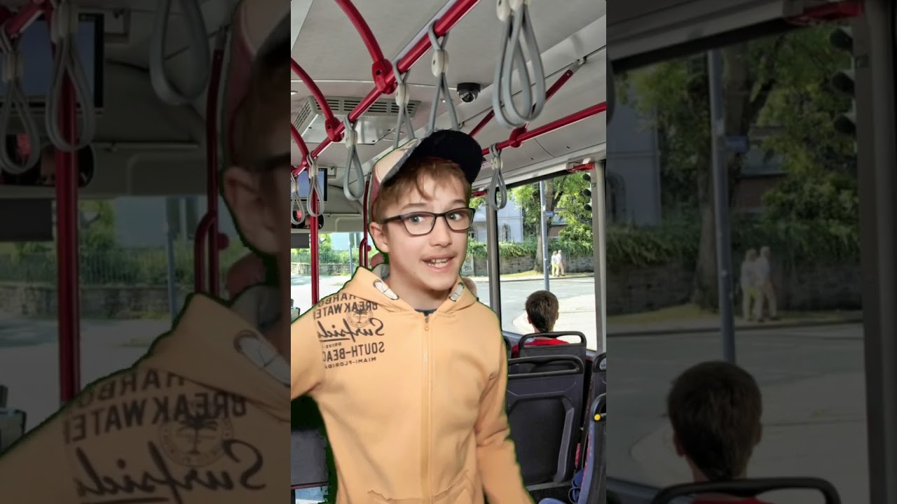 Wenn der Bus 🚌 KOMISCHE Haltestellen Namen hat.🤔😂🤣💙💜 #shorts  