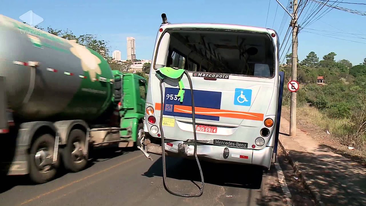 Unesp Notícias - 11/08/2014 - Ônibus batem e 17 passageiros ficam feridos em Bauru - M