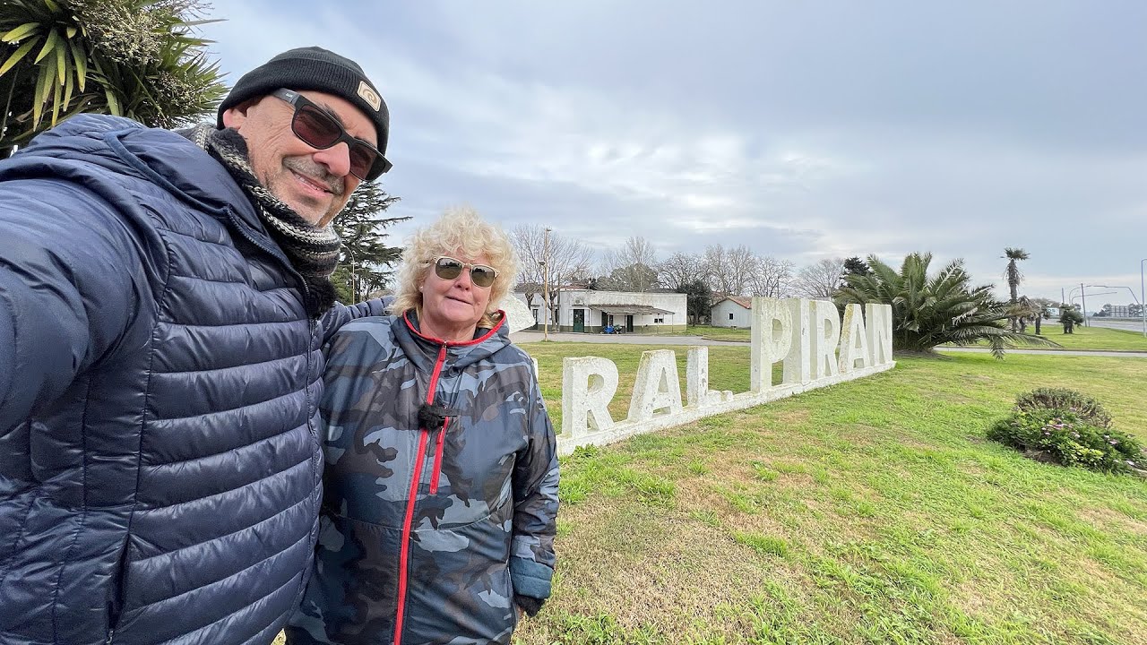 Un alto en la Ruta 2. Secretos de un Pueblo. La Estatua Insólita y los mejores Bizcochitos de Grasa