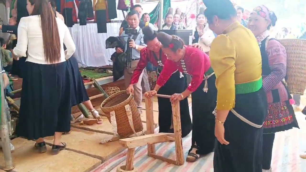 Pi nong ơi tỏn le nơ má ỉn phiêng cặm 