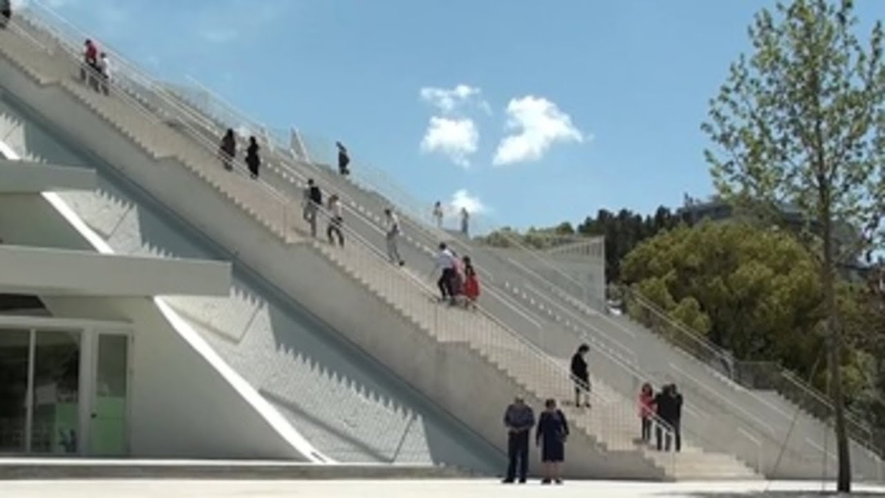 El Museo del dictador Hoxha en Tirana se convierte en un centro de innovación tecnológica