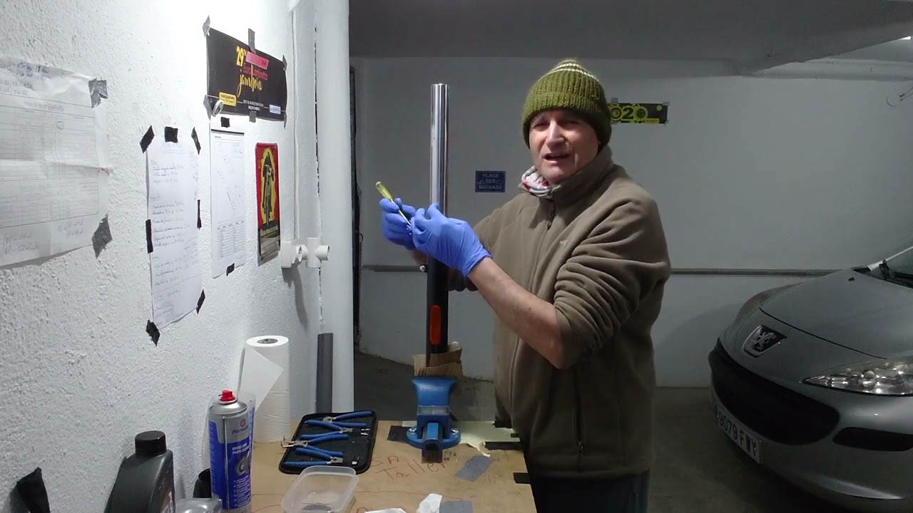 Quitar retenes suspension delantera, Royal Enfield Interceptor 650