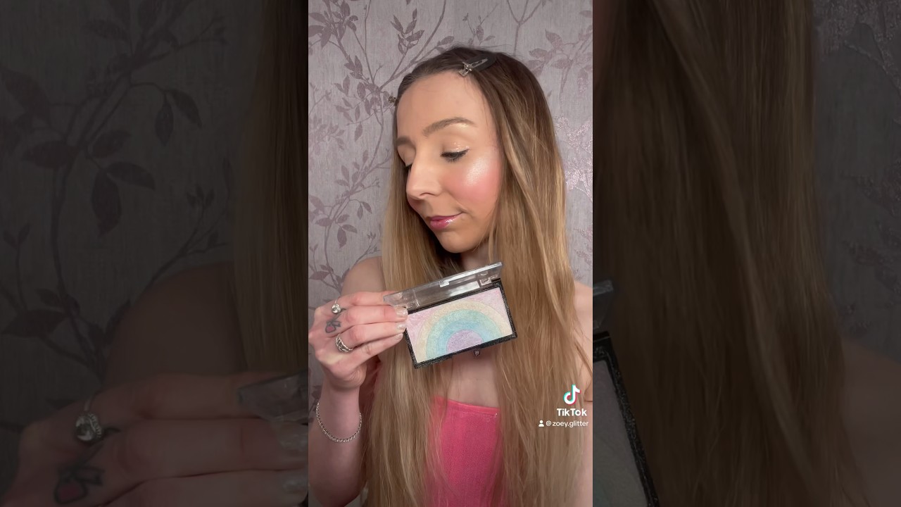 Mesmerising Rainbow Highlighter 🌈 Revolution 💖✨ #rainbow #makeup