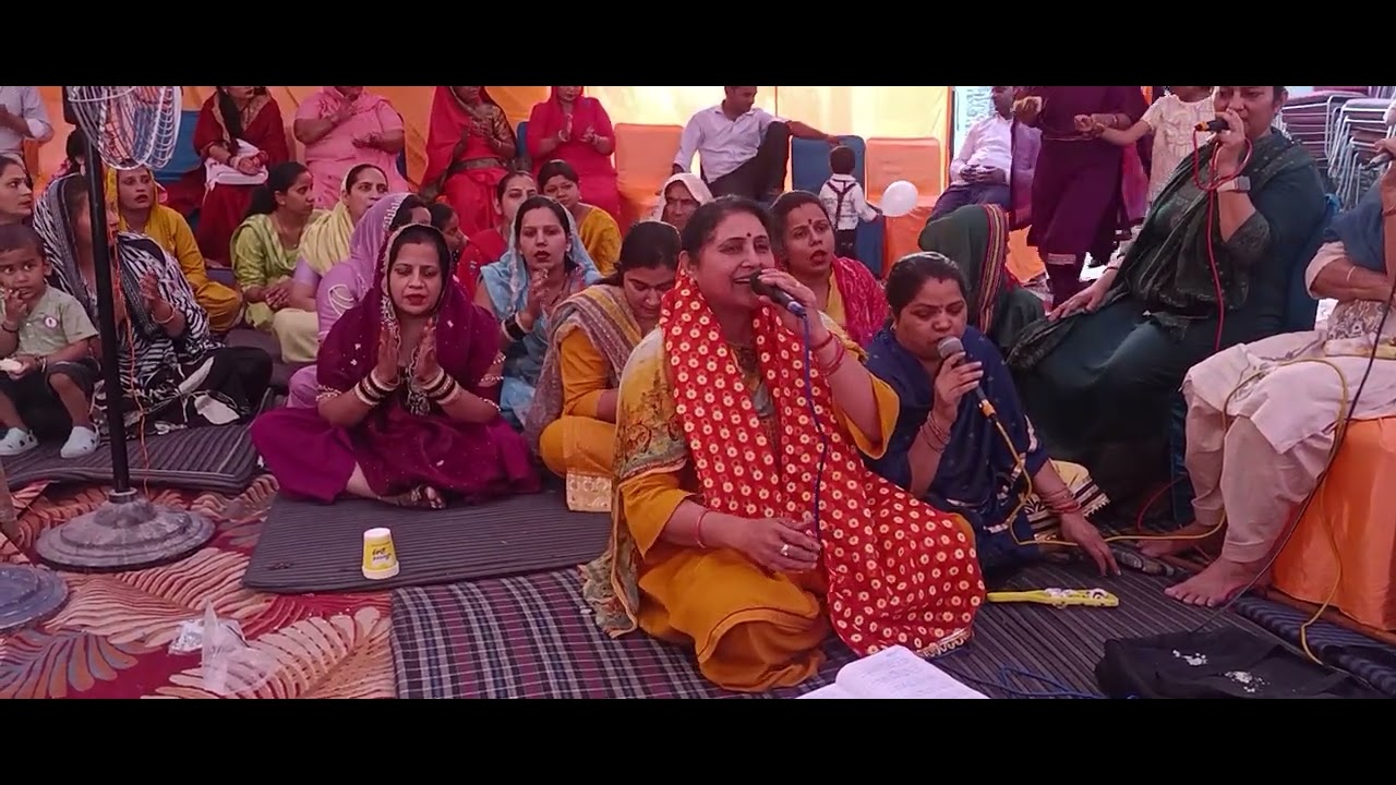 Trikuta pahadiyon mein rahti Meri Maa latest bhajan writer Veena Agnihotri