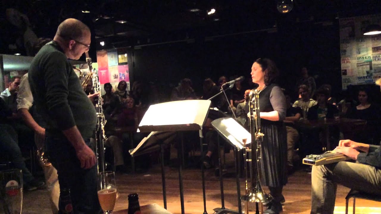 Jodi Gilbert zang, Felicity Provan trompet/zang, Jan Menu baritonsax, Maarten Ornstein basklarinet
