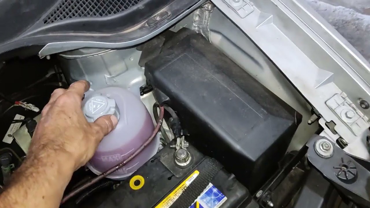 retirando ar do sistema de água da scenic 1.6 16 válvulas , serve pra todos os carros