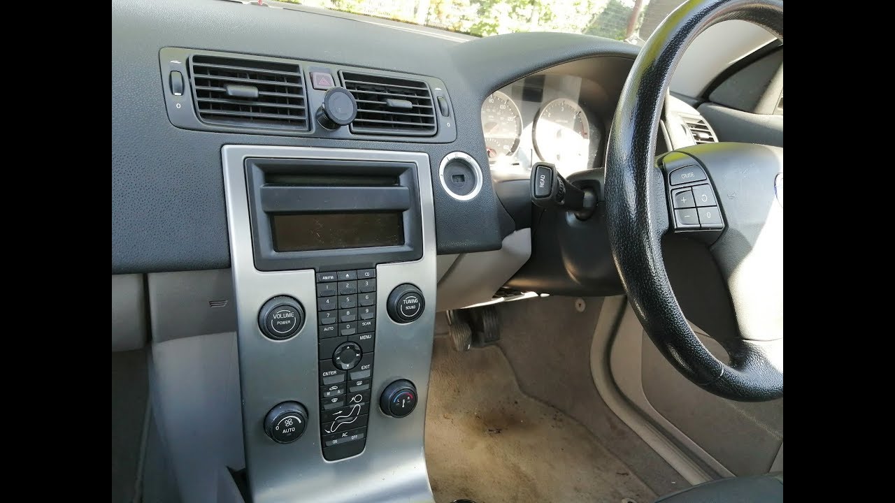 Volvo C30 How to remove radio guide