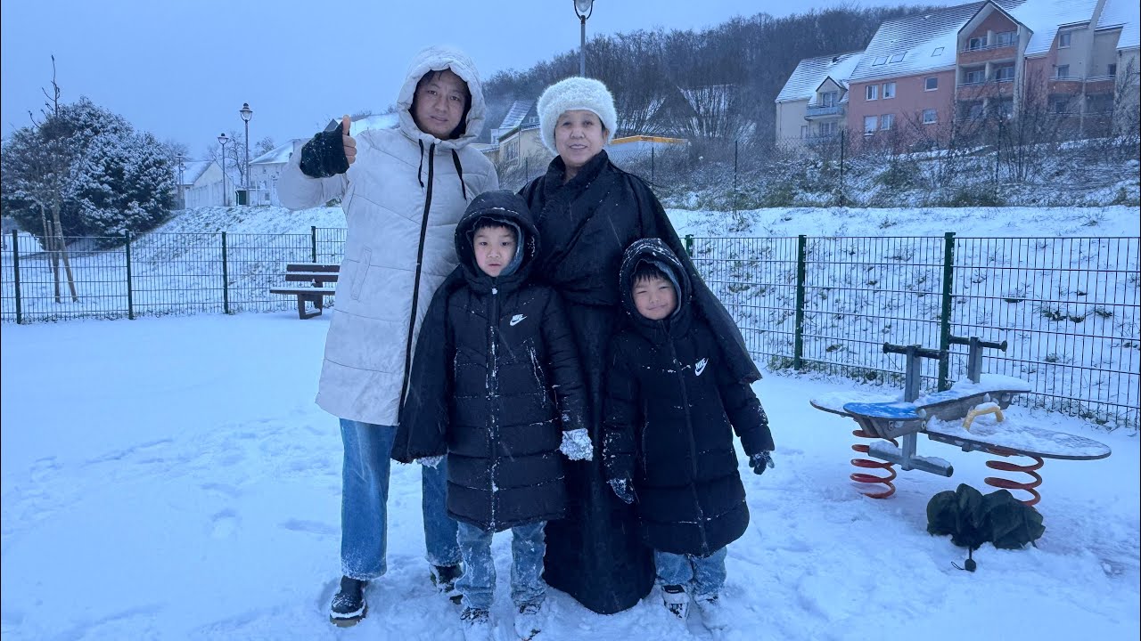 ཁ་བ་འབབ་སོང་། Snowing in France 🇫🇷 