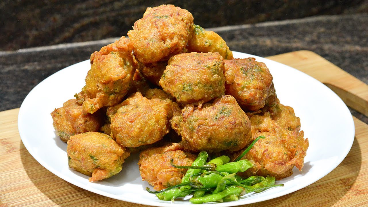 काठियावाडी भजी एकदम जाळीदार चविला भन्नाट साधी सोपी पद्धत | Kathiyawadi Bhaji | Maharashtrian Recipes