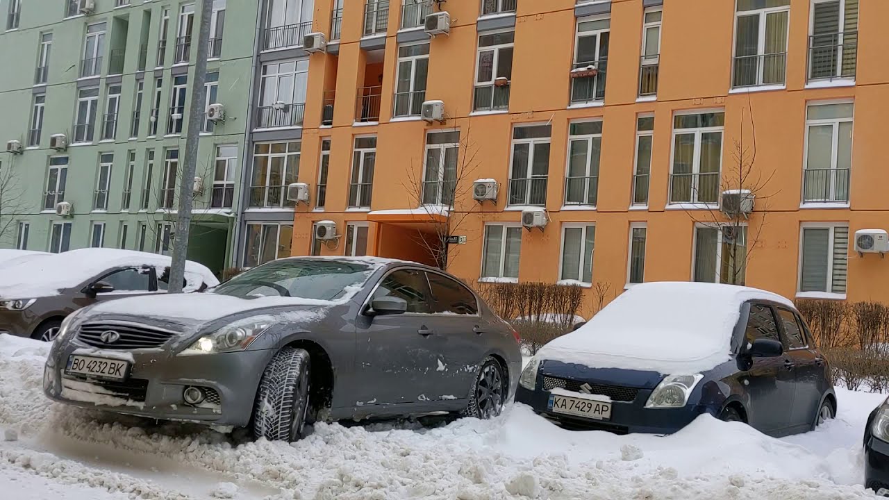 Infiniti G37xS in snow