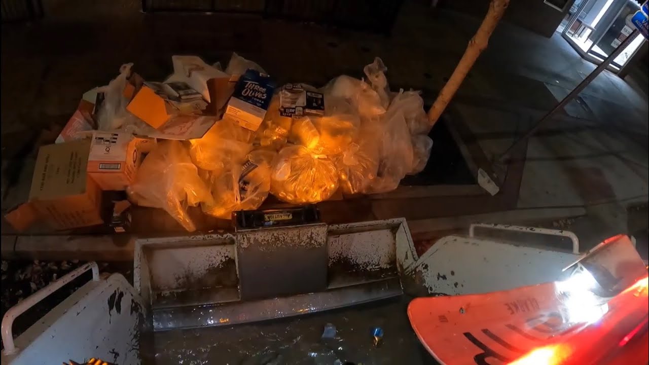 GoPro - New Way Rear Loader Packing Wet Bar Trash