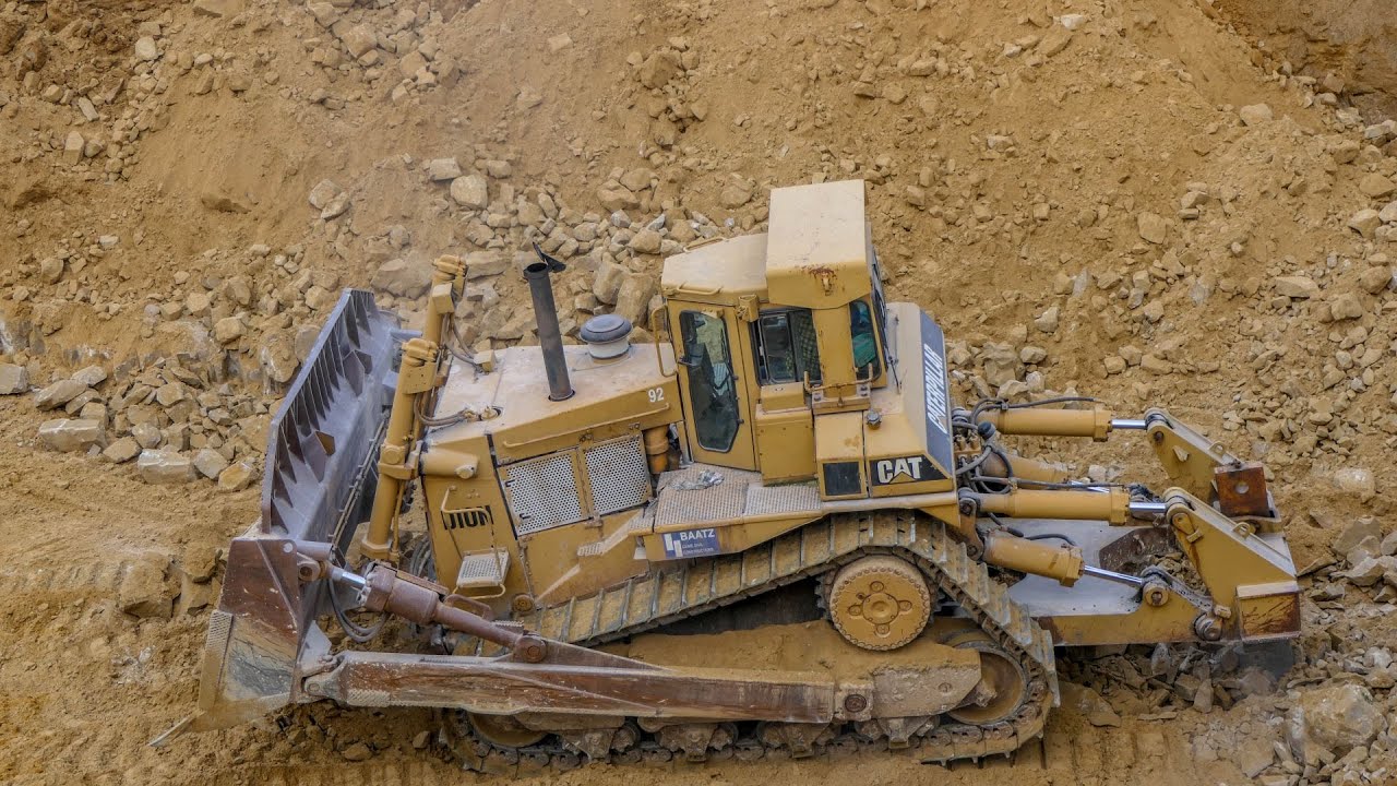 Cat D10N ripping rocks