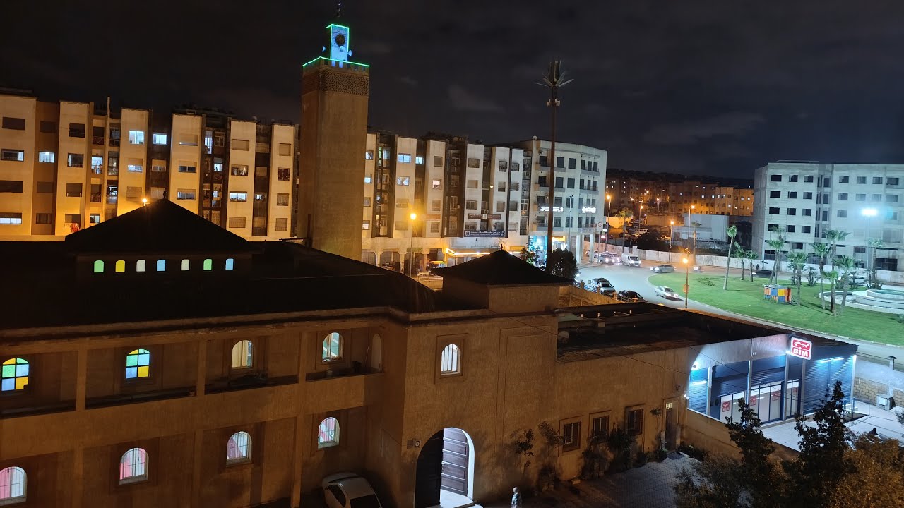 أجواء ليالي رمضان بالدار البيضاء نقل مباشر لأجواء صلاة التراويح مسجد السلام 1حي أناسي