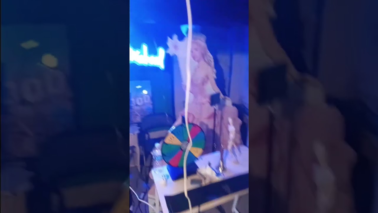 Streamer setup reveal & silly impromptu song
