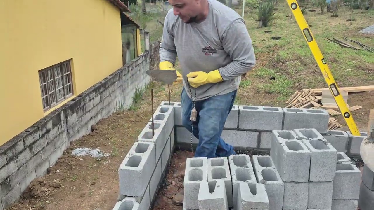 Como levantar canto de parede de bloco estrutural de concreto vazado
