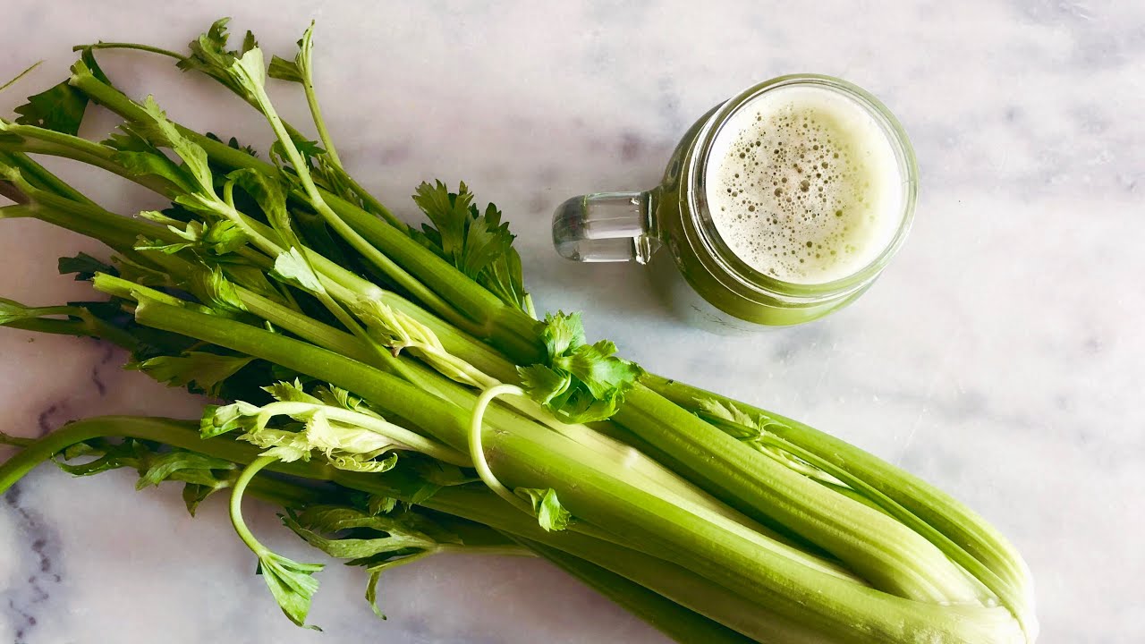 COMMENT FAIRE DU JUS DE C&Eacute;LERI AVEC UN BLENDER ?