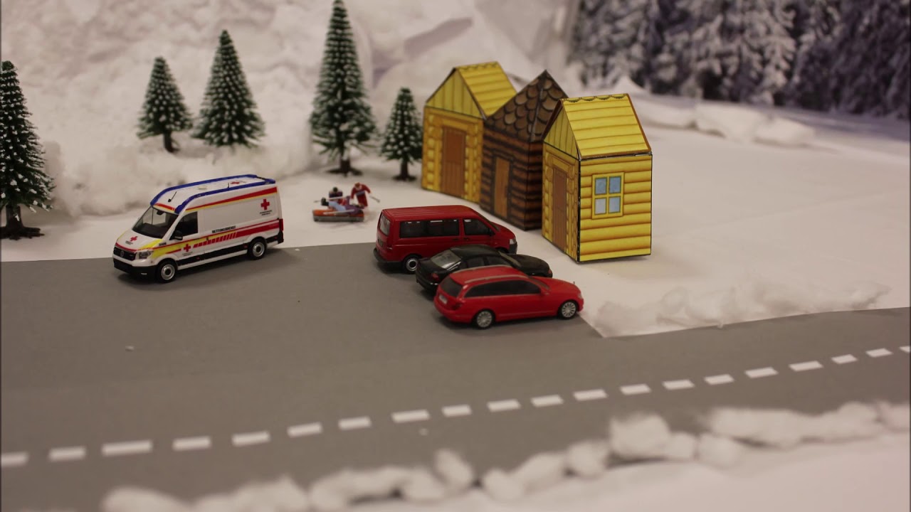 Austrian Red Cross Stop Motion PSA [8 Bit Tribute to Austrian Red Cross Graz-Stadt] - 8 Bit Universe