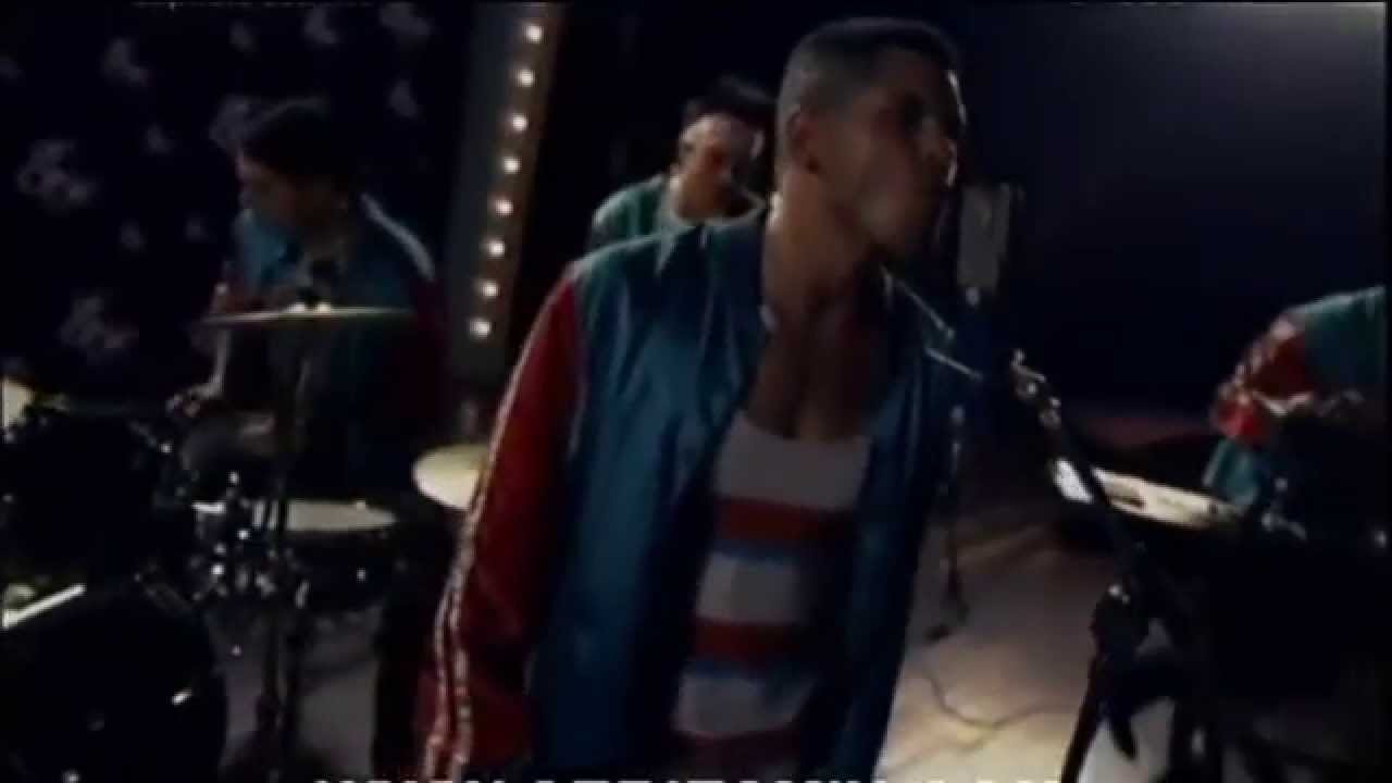 Cumbia Ninja - Como Dedos en un Puño - Clip Musical