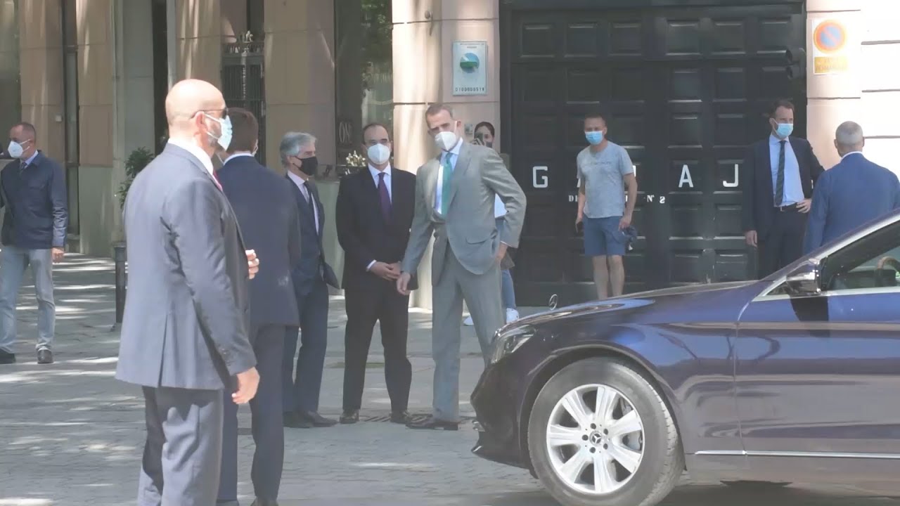 El Rey Felipe VI y el presidente de Portugal almuerzan en una terraza