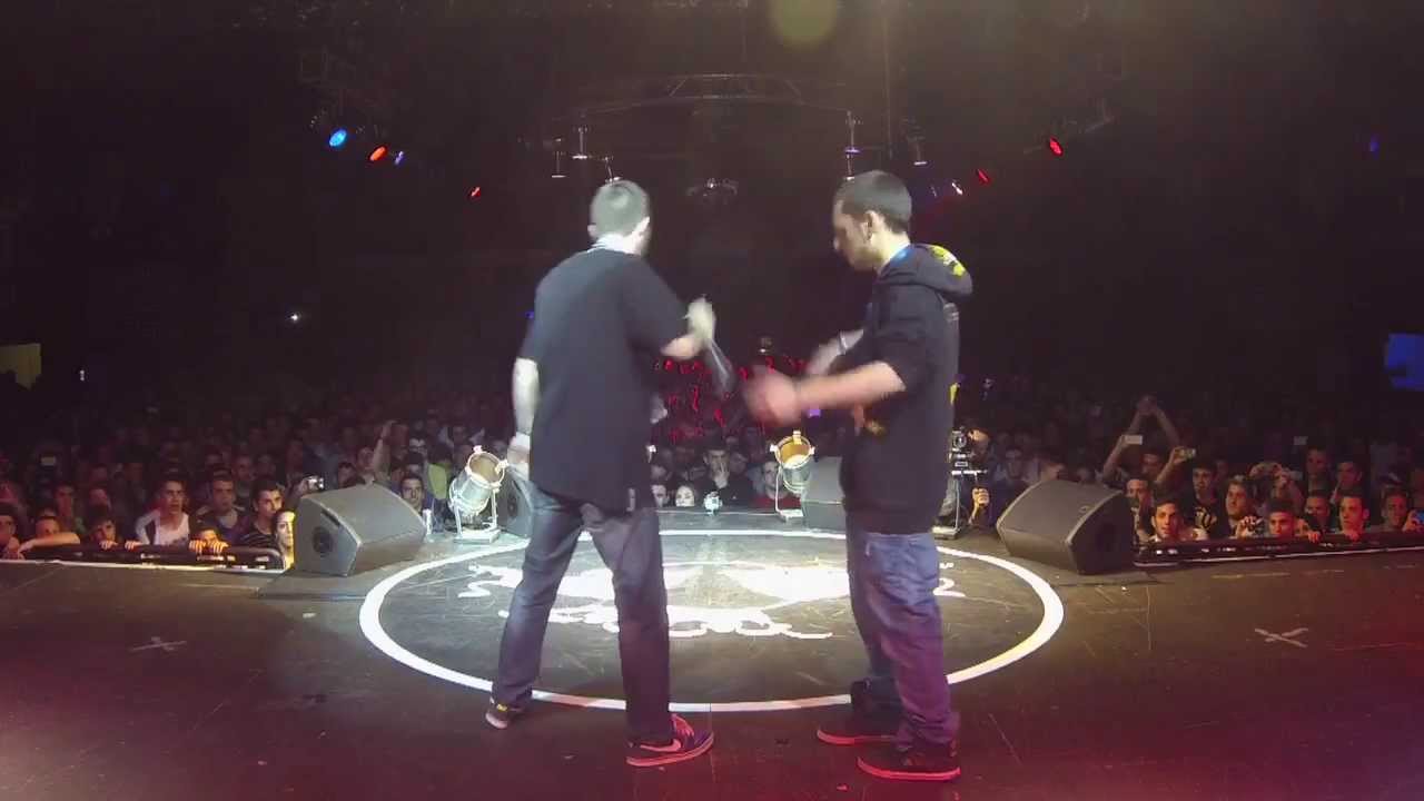 Blon vs Dani - Final  Barcelona - Redbull Batalla de los Gallos 2013 (Oficial)