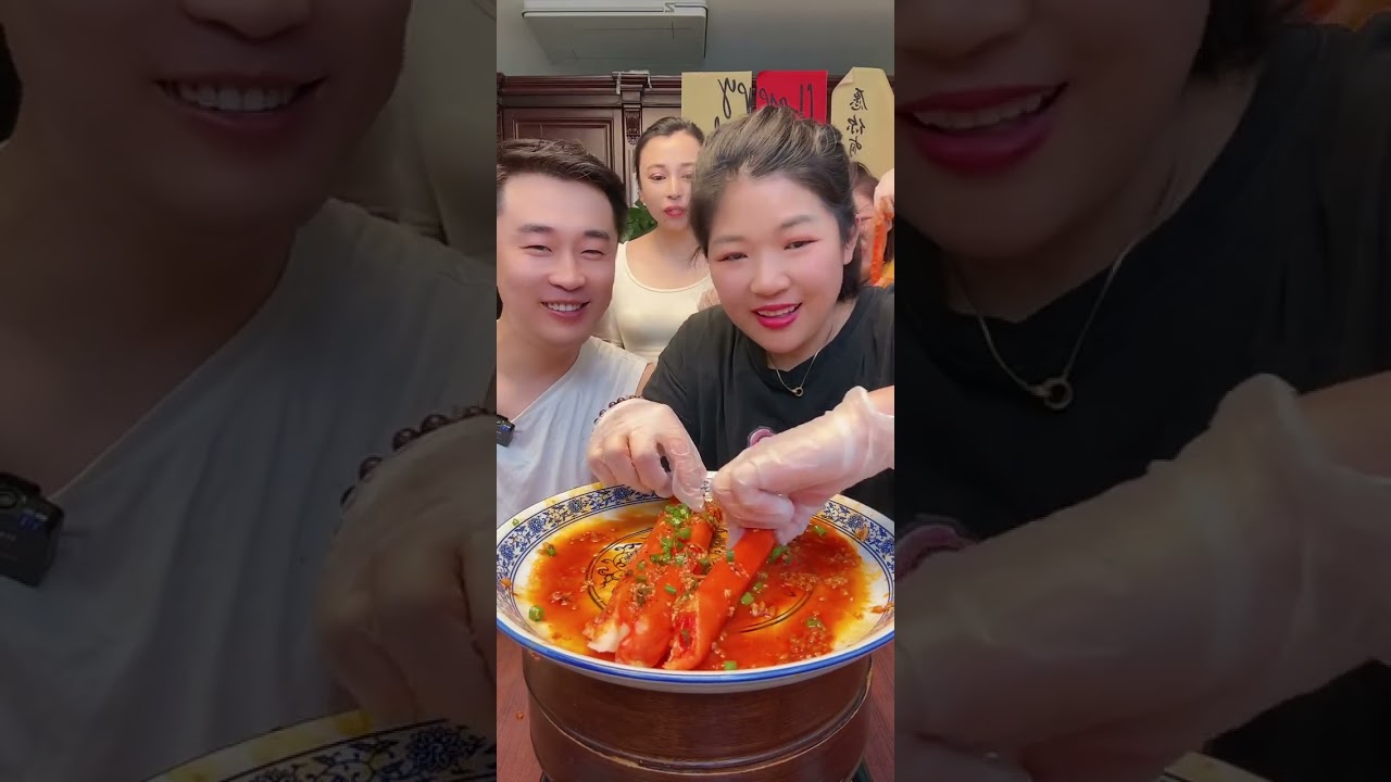 Come on! Come on! Come eat crab with your family. 