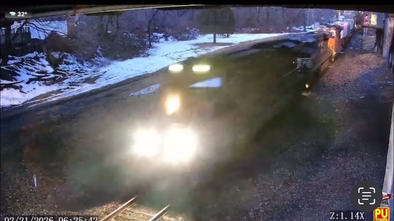 24X eastbound at Sunrise with BNSF-NS-CN consist 2/21/26