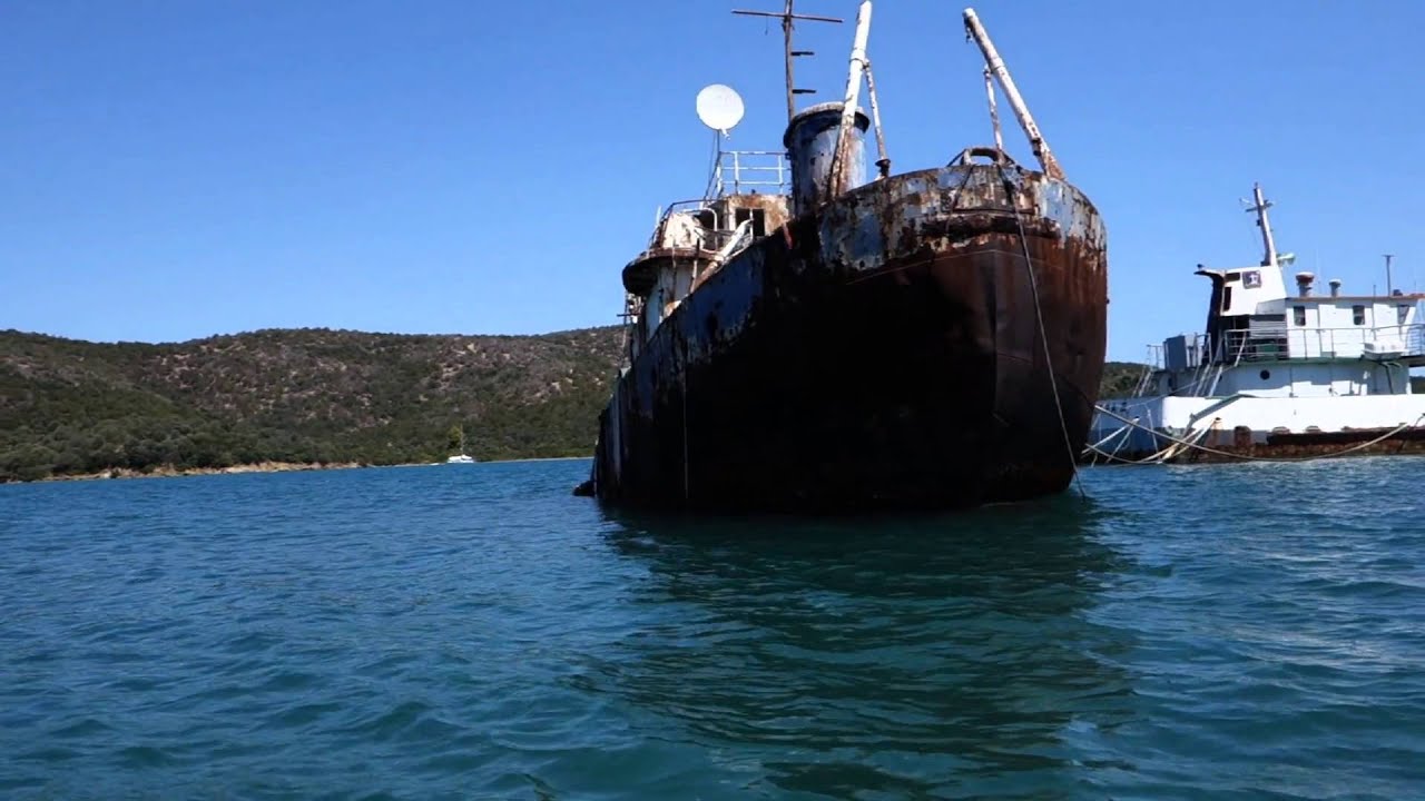 Summer of a solo-sailing artist in Greece