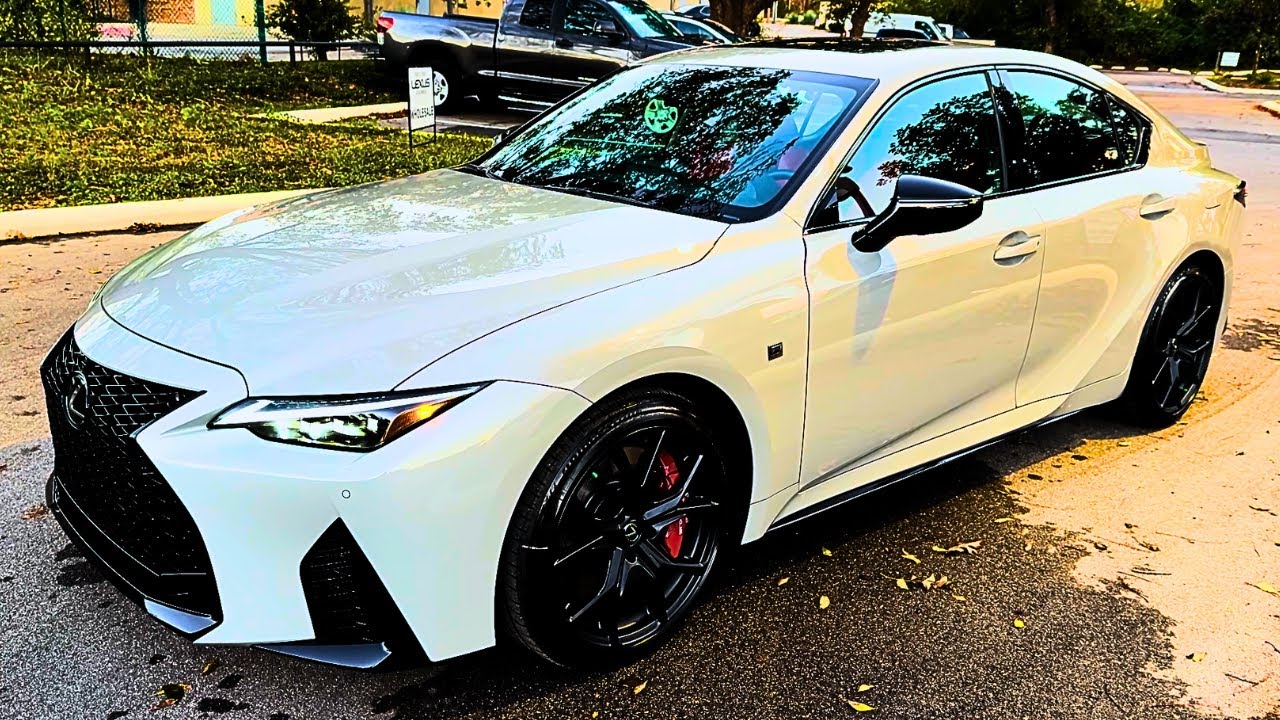 Обзор Lexus IS500 F Sport Ultimate Edition 2025 года