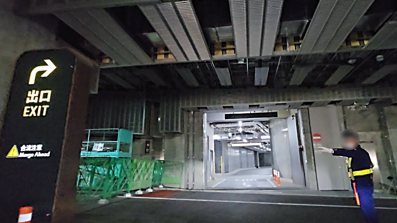 麻布台ヒルズ タワープラザP2『地下』駐車場出口から｜港区 麻布台 ショッピングモール